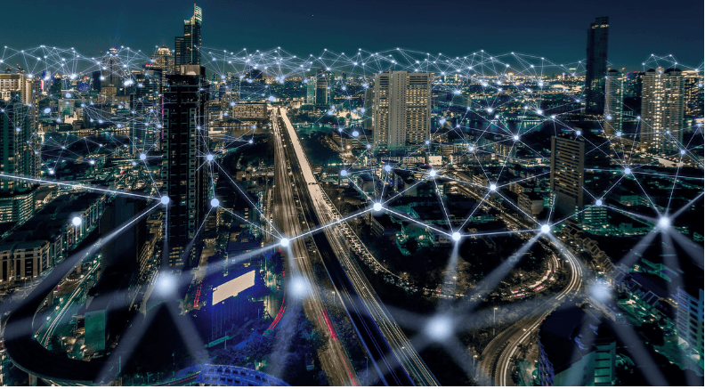 Illustration d'un réseau de télécommunication 5G dans une ville la nuit.png